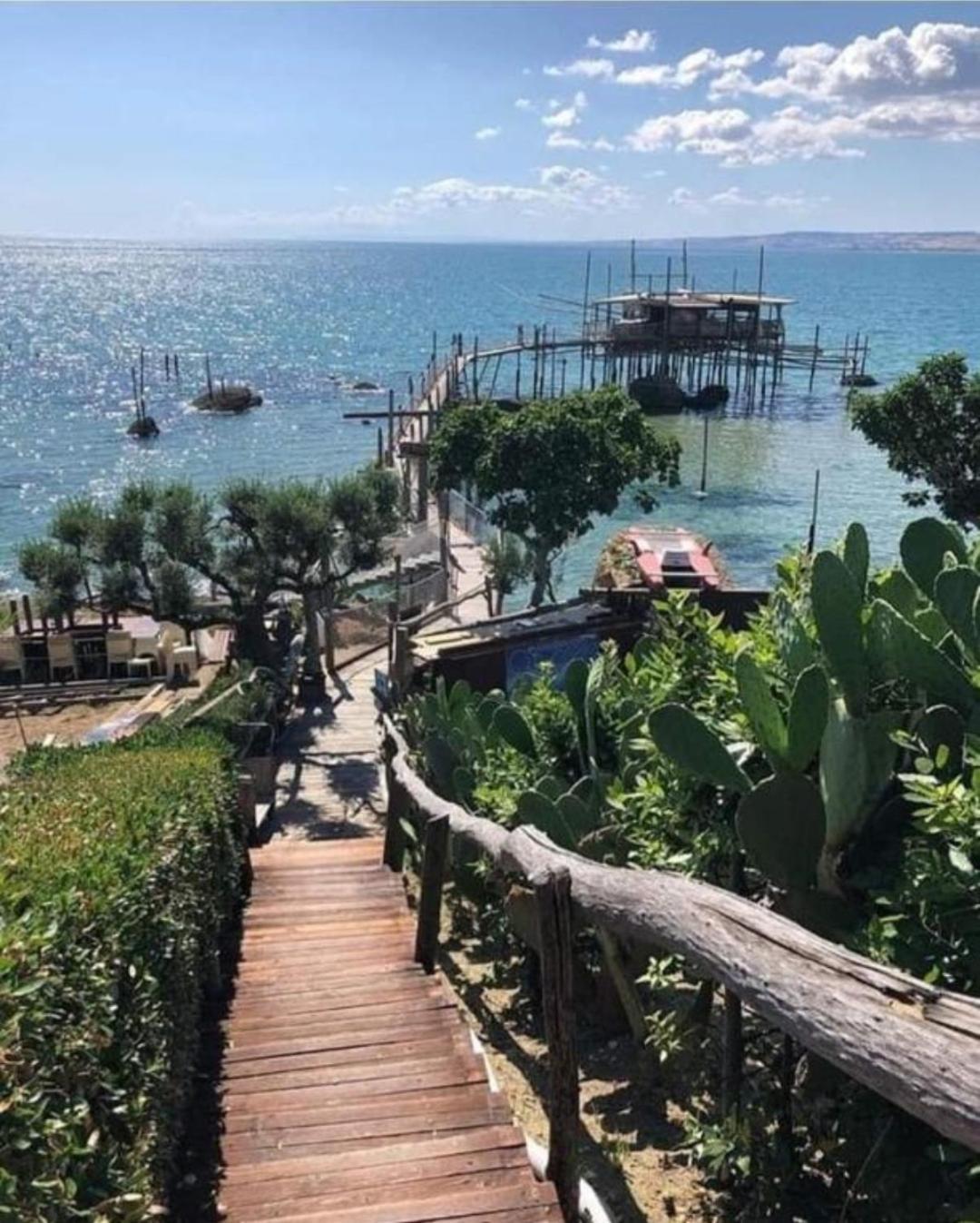 Villa Oltre Confine Fronte Mare Marina Di Montenero Exterior foto