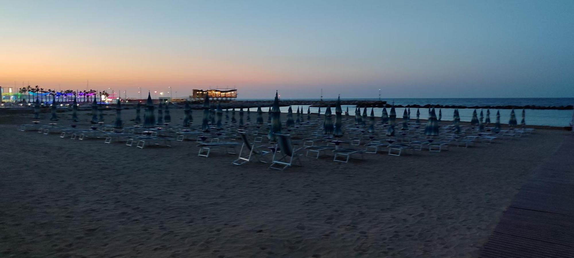 Villa Oltre Confine Fronte Mare Marina Di Montenero Exterior foto